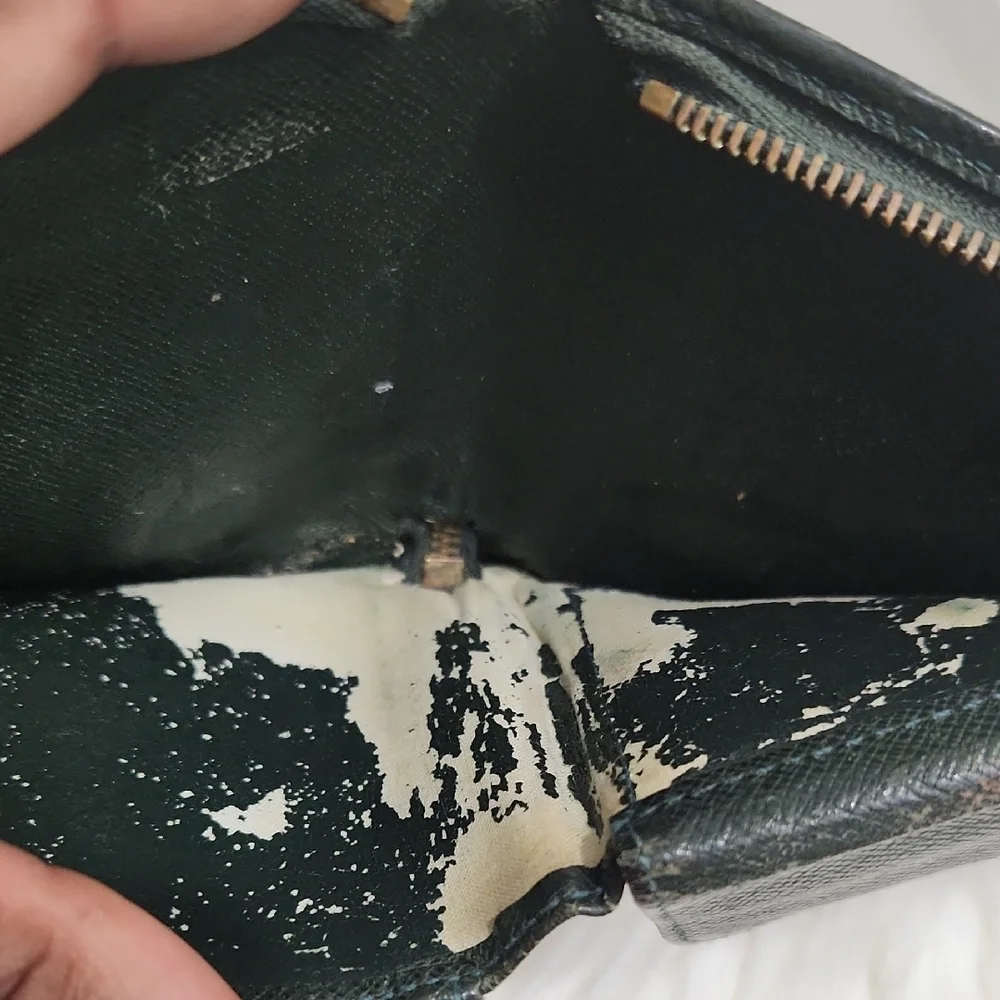 💚▪️Louis Vuitton▪️Men's GreenTaiga Leather Zip Around Wallet